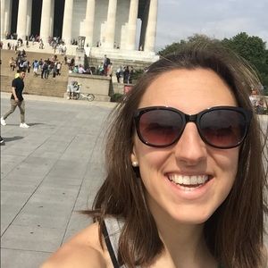 Meet your Posher, Elizabeth